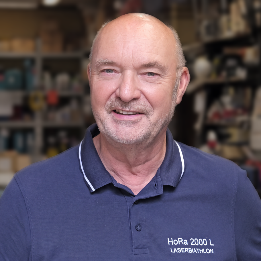 Ralph Kleinekathöfer Portrait von Ralph Kleinekathöfer vor der Werkstatt